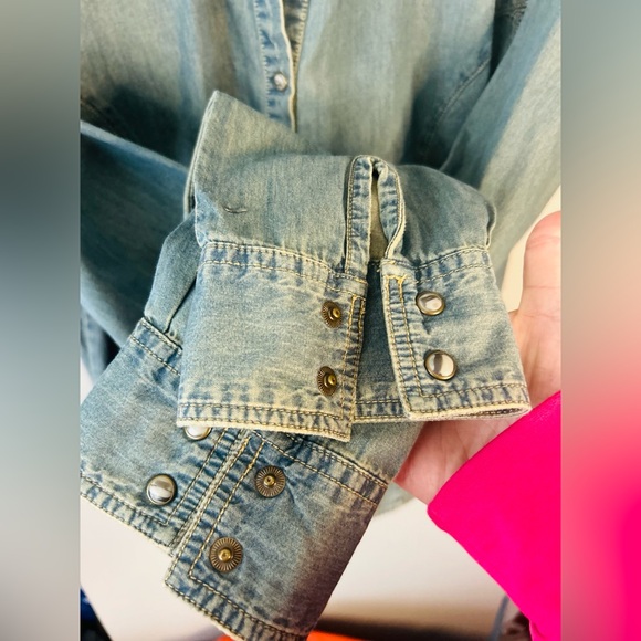 Wrangler embroidered denim shirt - Picture 4 of 15